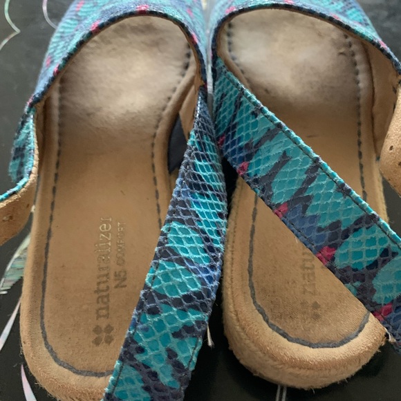 Naturalizer N5 woman’s comfort snakeskin pattern size 7.5 sandals - Picture 9 of 11